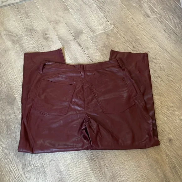 Madewell The Perfect Vintage Straight Jean: Leather Edition $148 31 - Picture 8 of 8